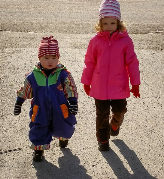 Small People in winter #children #huweip20pro #worserphoto #sliceoflife #nikonpic #photoforlike.jpg