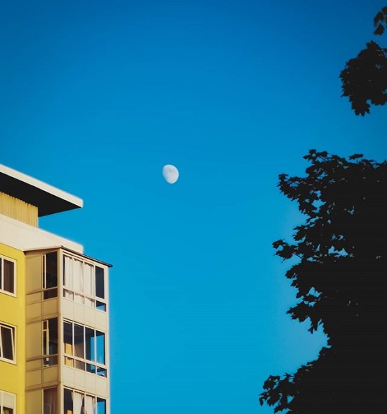 The moon and The sun #moonandsun #worserphoto #awesome_shots #instamoon #instalike.jpg