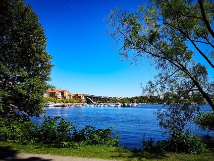 Blue sky and summer in the city #stockholmview #alvikstrand #viewpoint #tranebergsbron #awesomeday #worserphoto #shittygreen #photooftheday #notspain