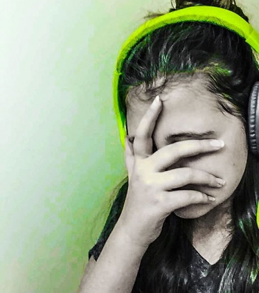 Green headphones #greenheadphones #worserphoto #igportrait #huweip20pro #awesome_shots #lifeislife #green #iggreen #noeye.jpg